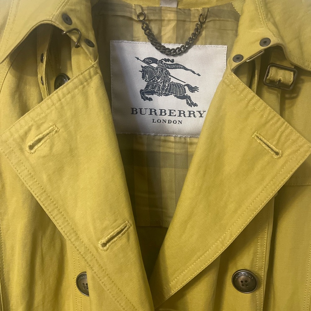 Authentic Burberry Women's Trench in mustard